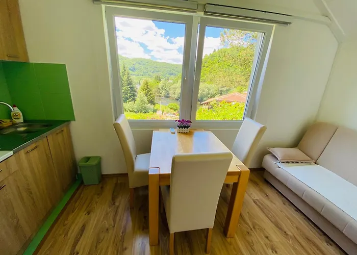 Unaqua Bed & Breakfast 3*