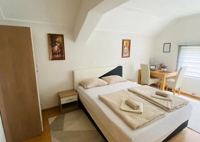 Unaqua Bed & Breakfast 3*